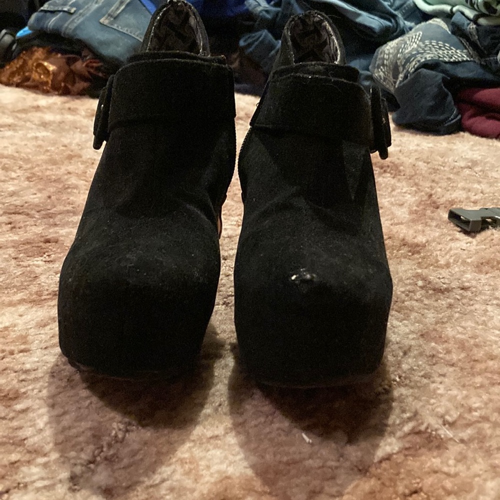 Heeled booties